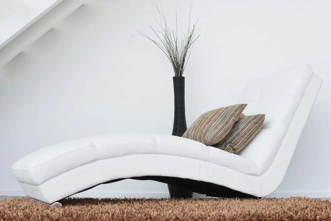 Helles Wohnzimmer mit moderner Einrichtung